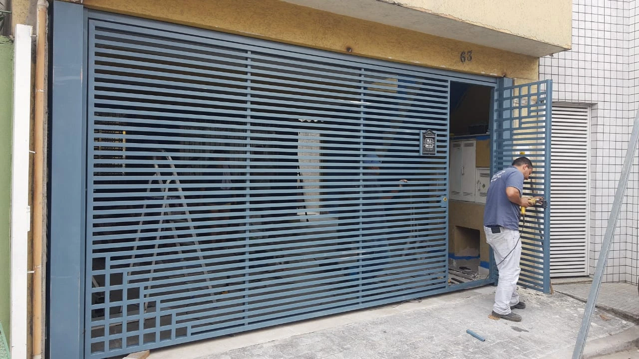 Portão fabricado e instalado pela M.I. Portões