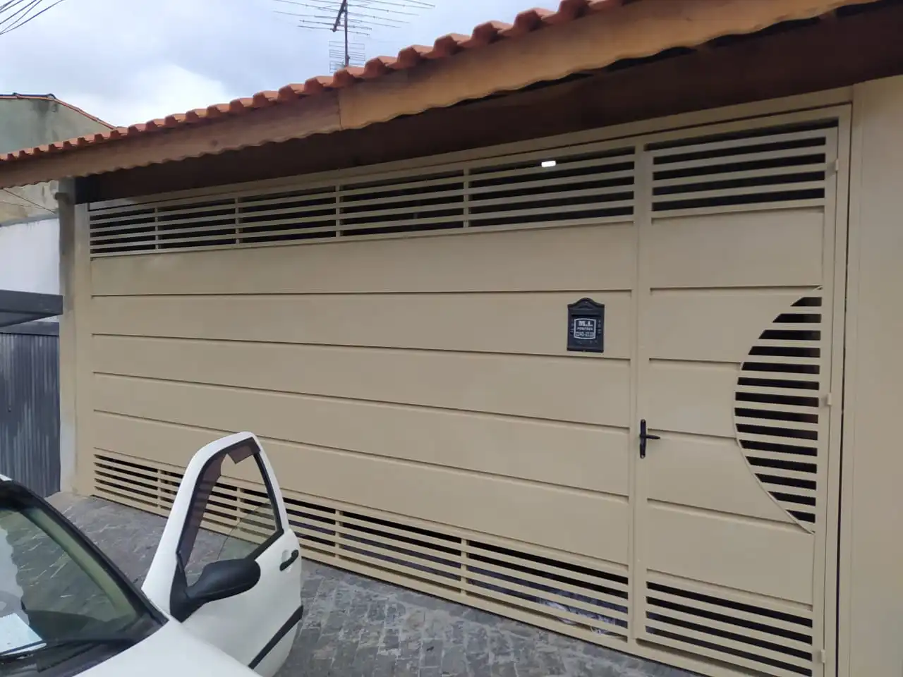 Portão fabricado e instalado pela M.I. Portões