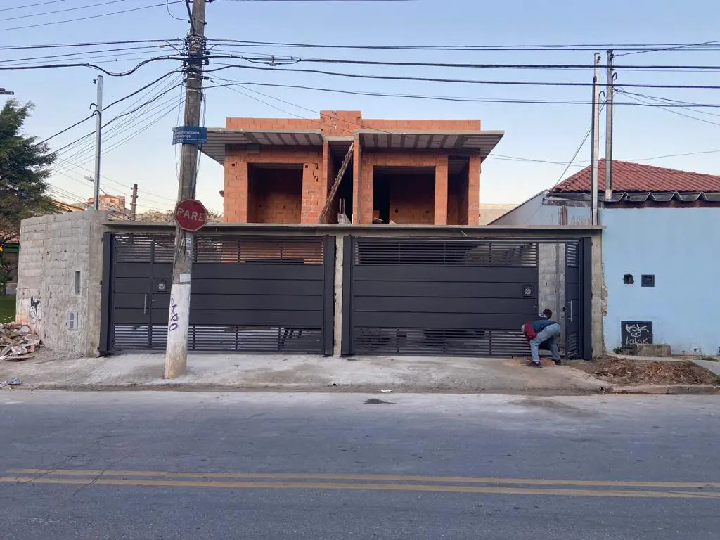 Portão fabricado e instalado pela M.I. Portões