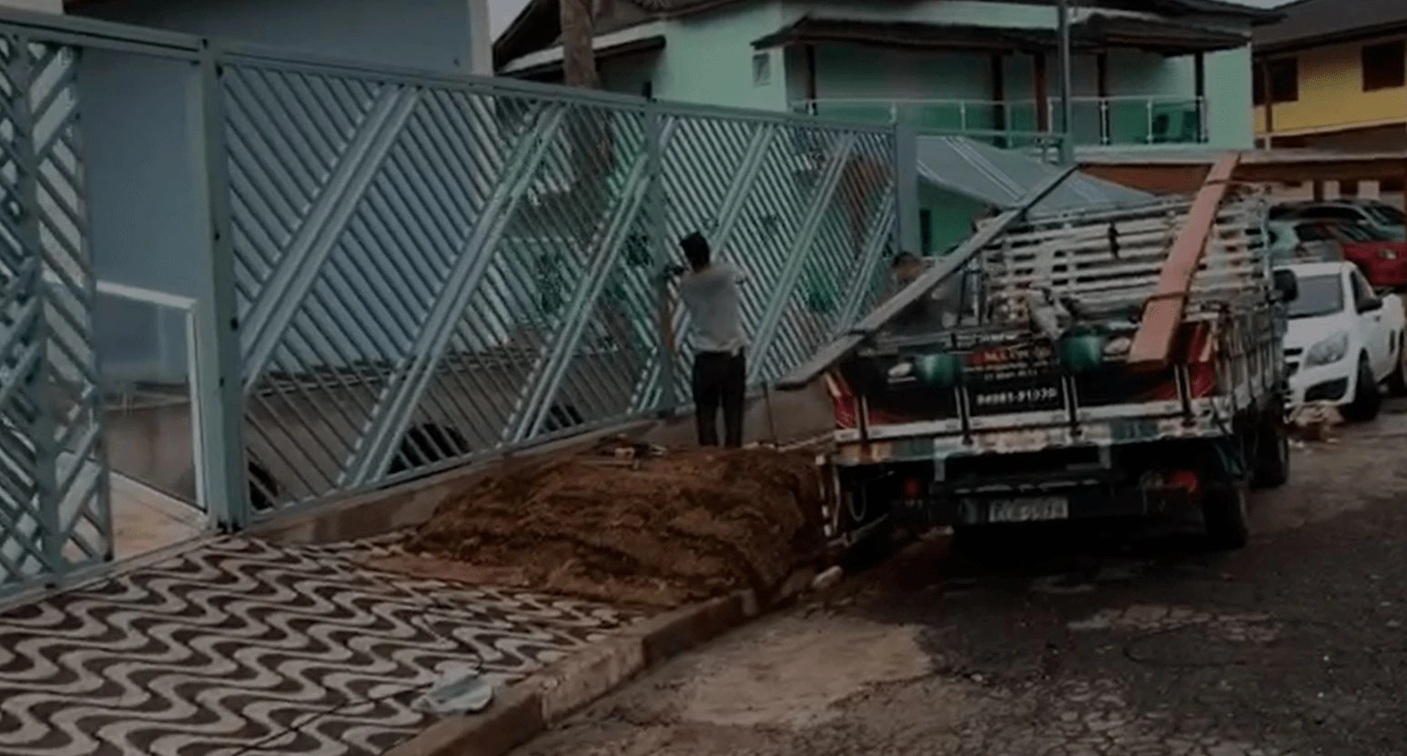 Portão fabricado e instalado pela M.I. Portões